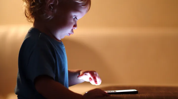 Gyermeknevelés a digitális eszközök korában